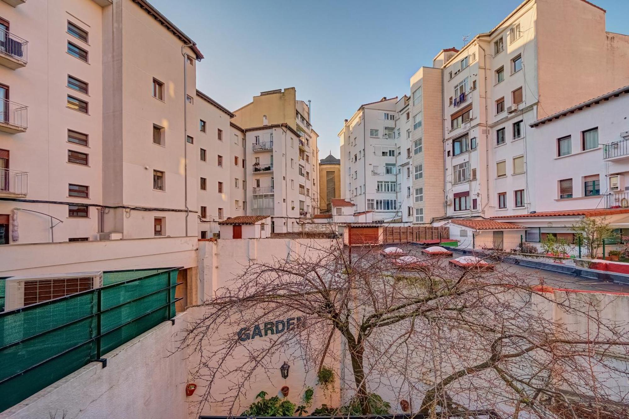 Apartamento El Conde By Clabao Pamplona Dış mekan fotoğraf